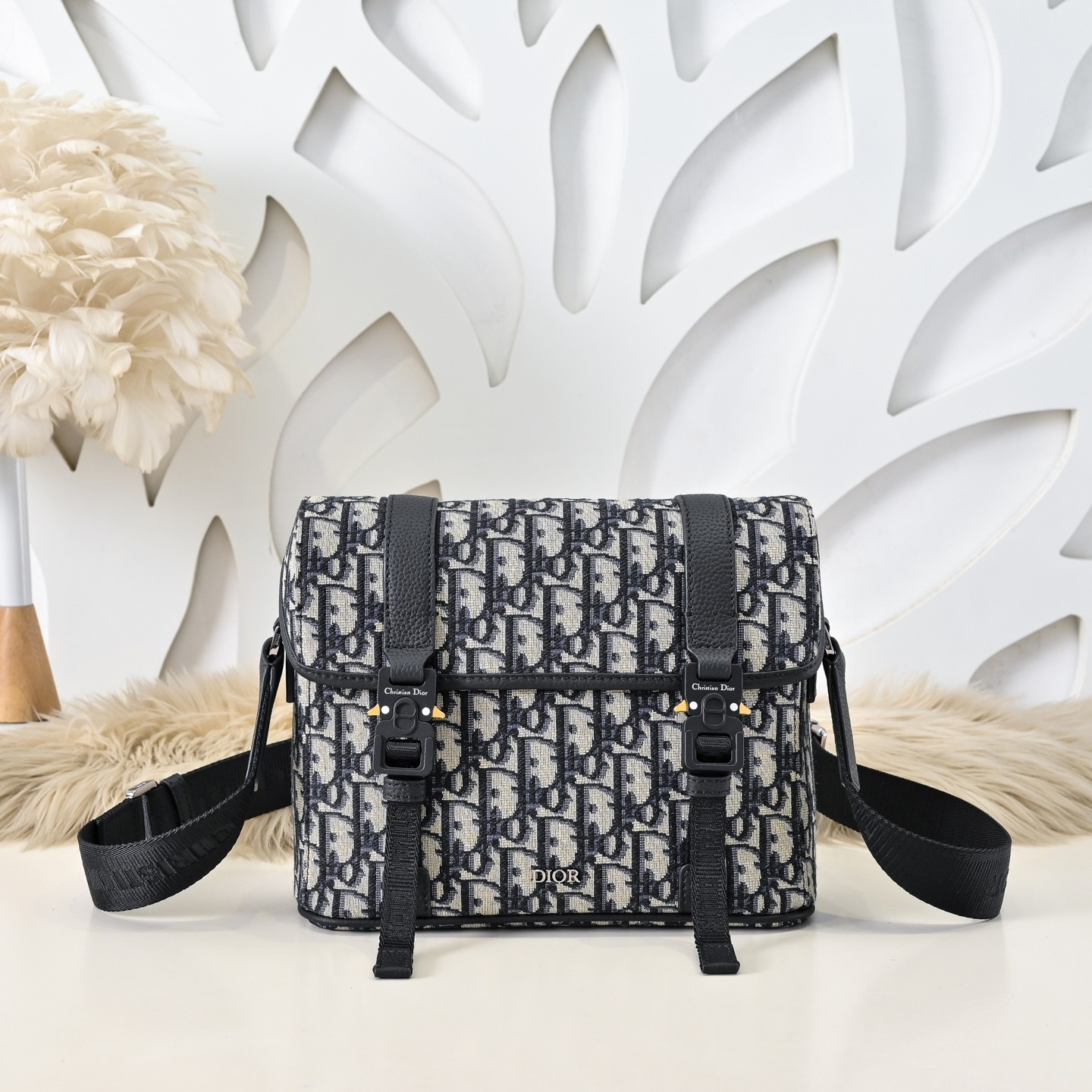 Dior Hit the Road フラップ付き メッセンジャーバッグ スーパーコピー ジャガード ベージュ