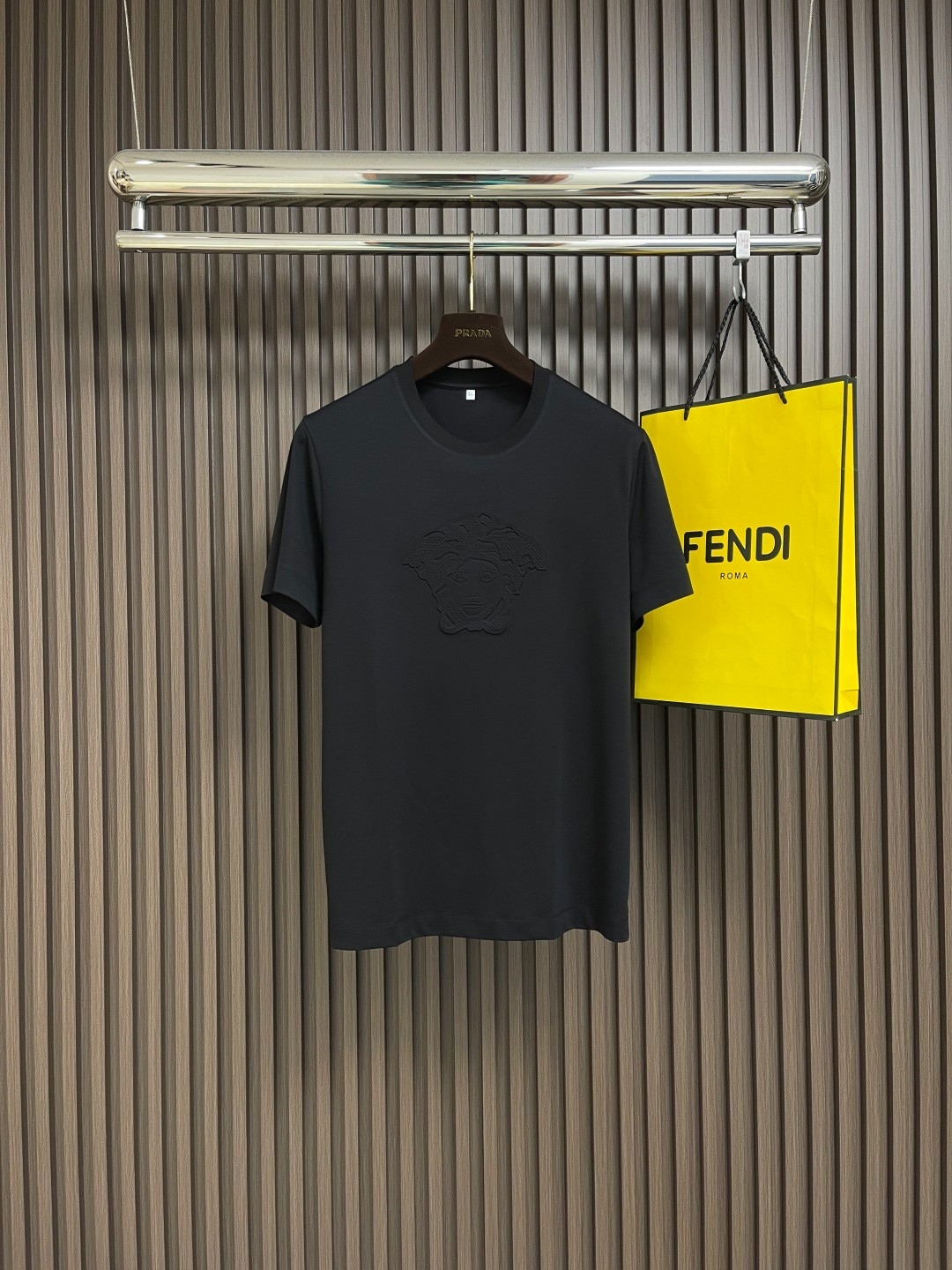 シンプル メドゥーサ コットン 半袖Tシャツ ヴェルサーチェ Tシャツ コピー ブラック