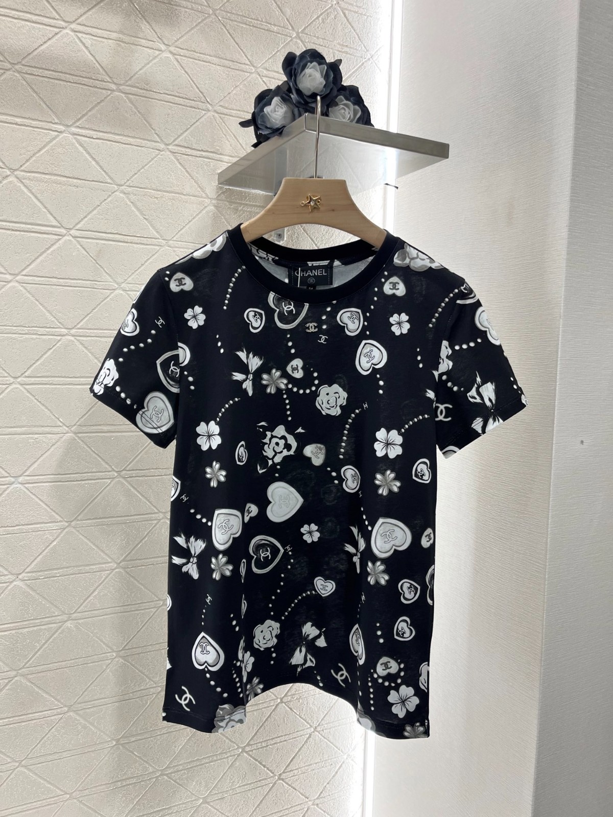 遊び心のある プリント 半袖Tシャツ シャネル Tシャツ コピー コットン ブラック