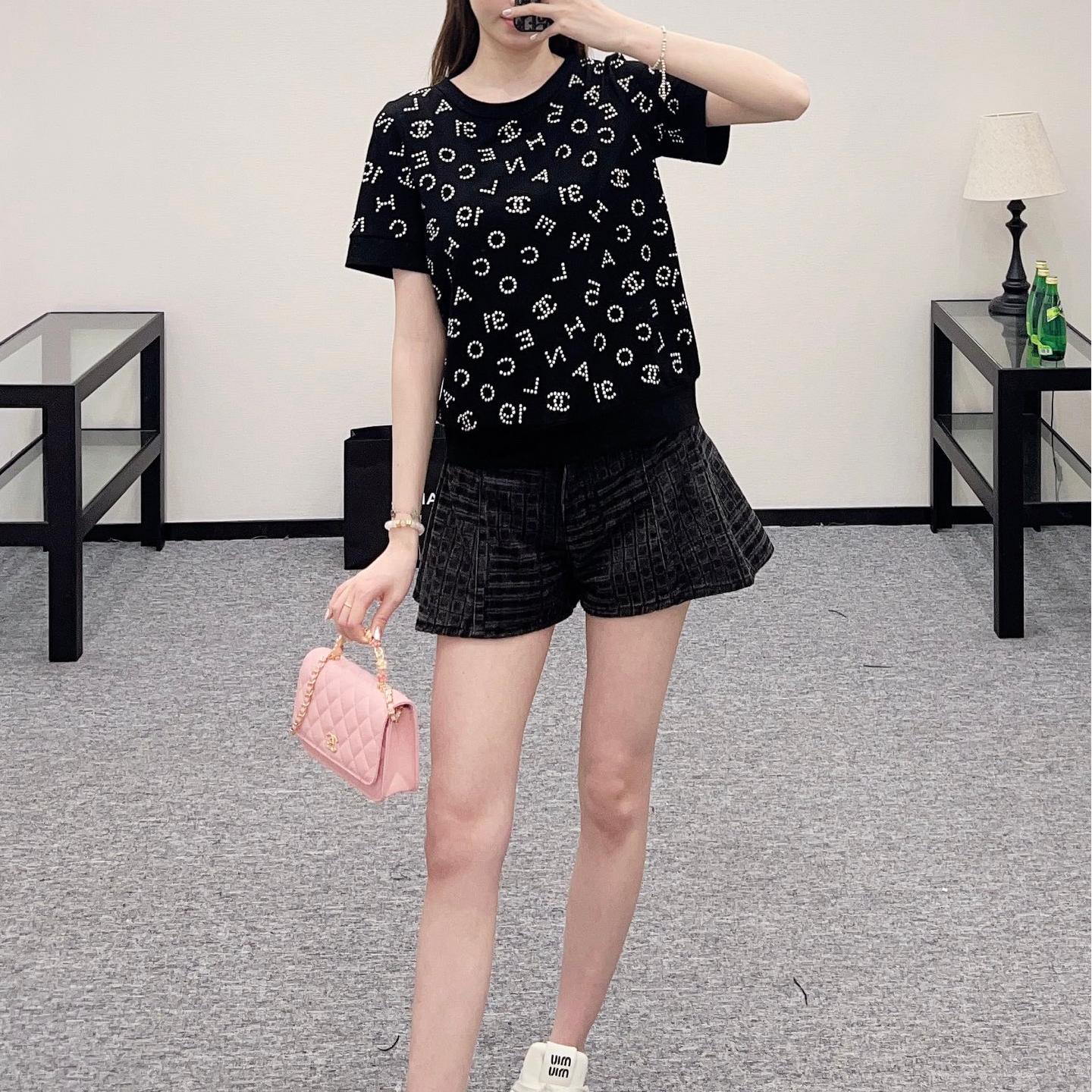目を惹く ストレッチ コットン 半袖 トップス シャネル Tシャツ コピー ブラック