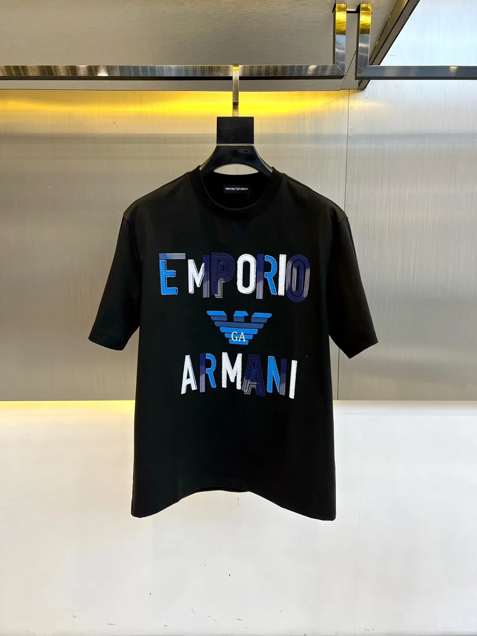 カジュアル コットン 半袖Tシャツ アルマーニ Tシャツ コピー クルーネック ブラック カジュアル コットン 半袖Tシャツ アルマーニ Tシャツ コピー クルーネック ブラック