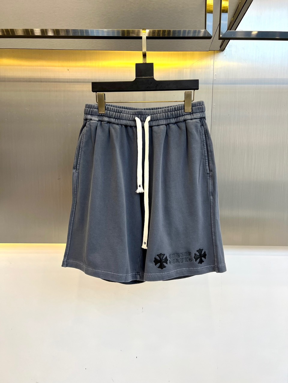 クロムハーツ パンツ コピー ショートパンツ カジュアル ロゴ入り ハーフパンツ グレー