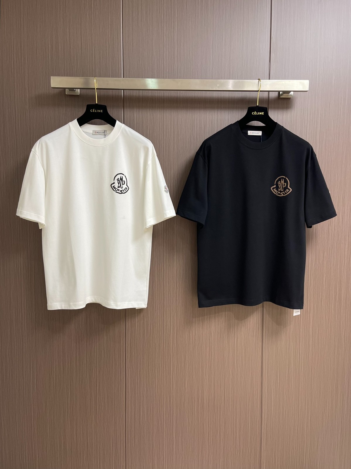 カジュアル ロゴ入り クルーネック 半袖Tシャツ モンクレール Tシャツ スーパーコピー