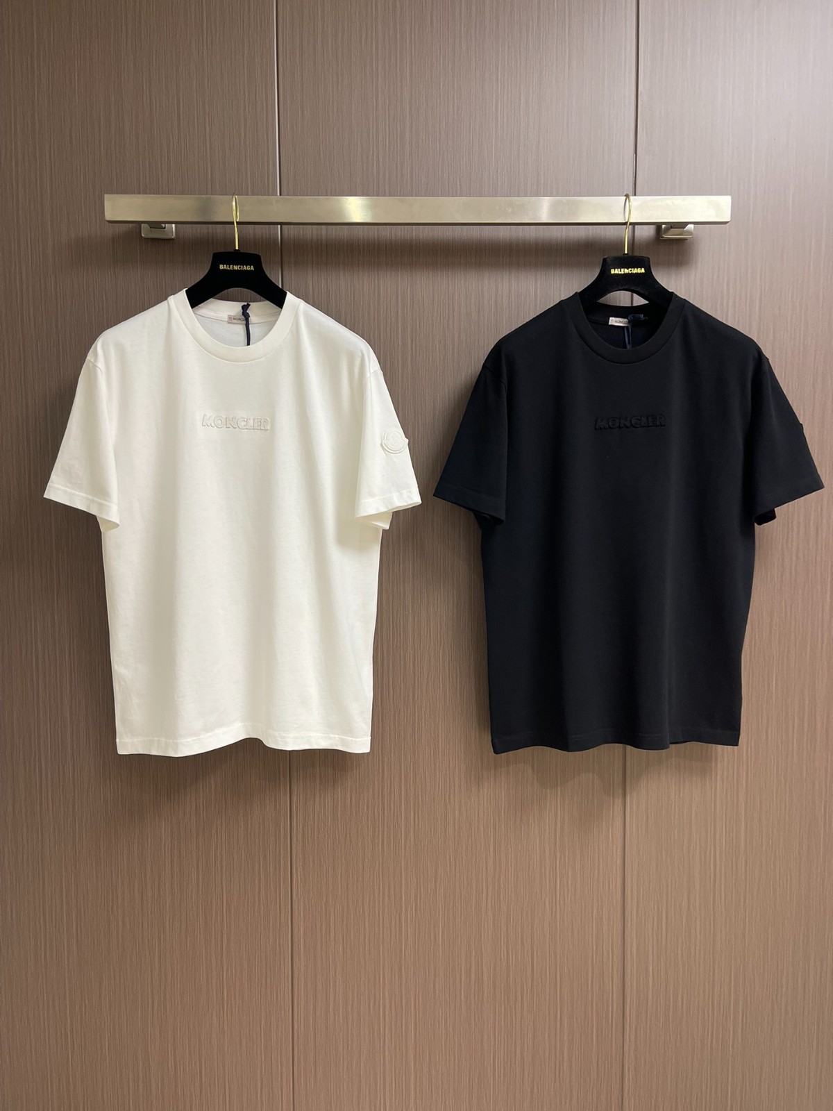 シンプル ロゴアップリケ 半袖Tシャツ モンクレール Tシャツ スーパーコピー