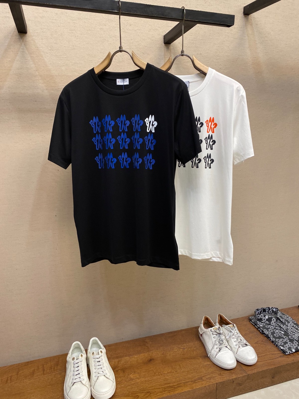プリント コットン 半袖Tシャツ モンクレール Tシャツ スーパーコピー
