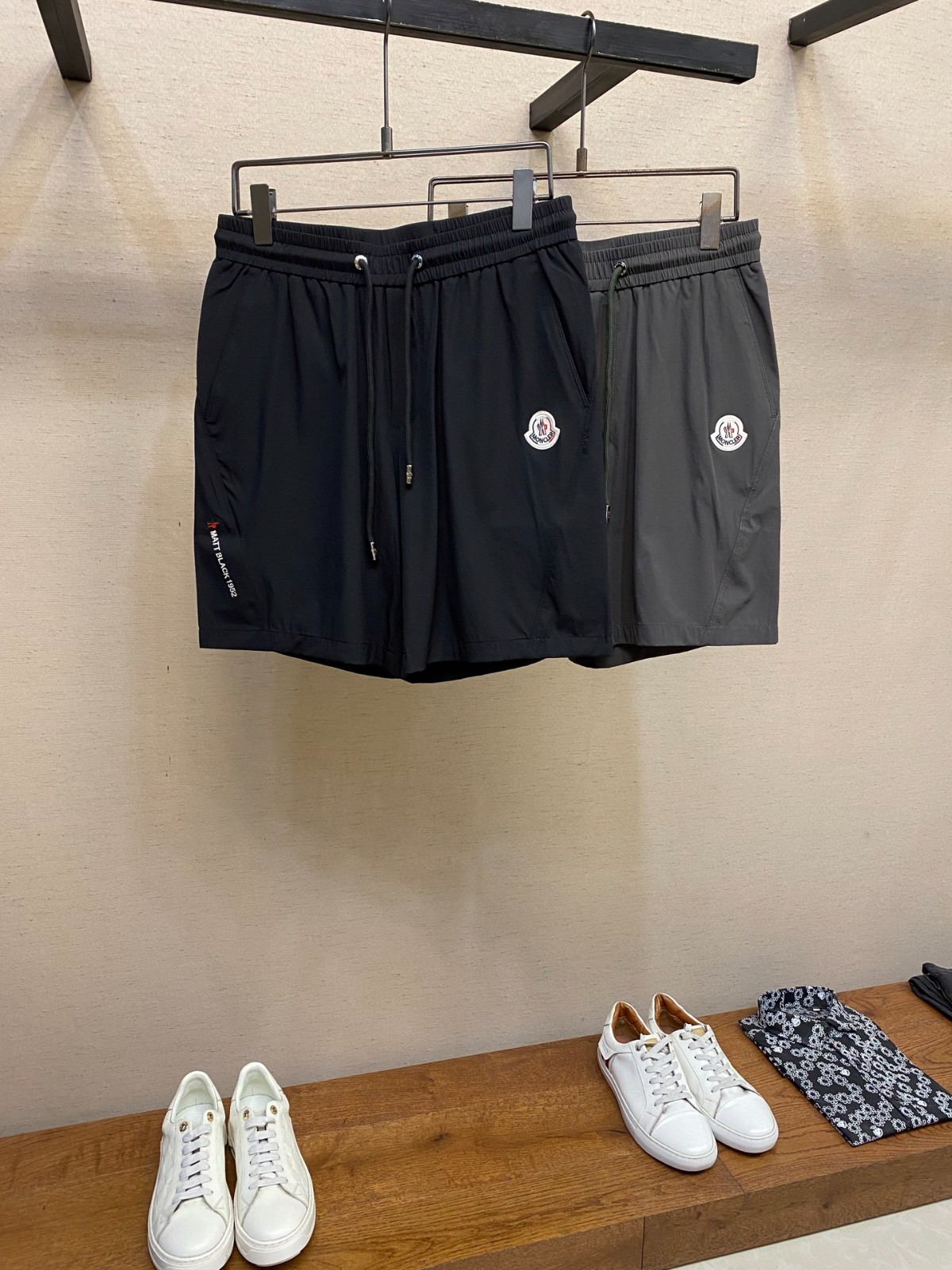 モンクレール パンツ スーパーコピー カジュアル 合わせやすい ショートパンツ 