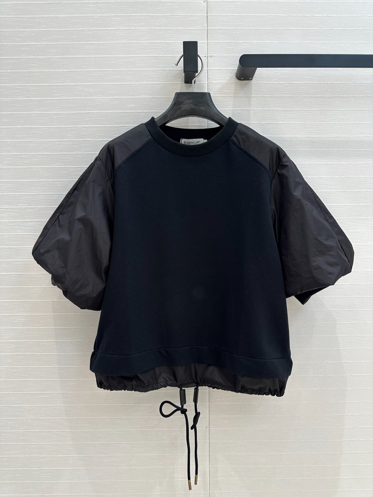 カジュアル お洒落 切り替え モンクレール Tシャツ スーパーコピー 半袖Tシャツ ブラック
