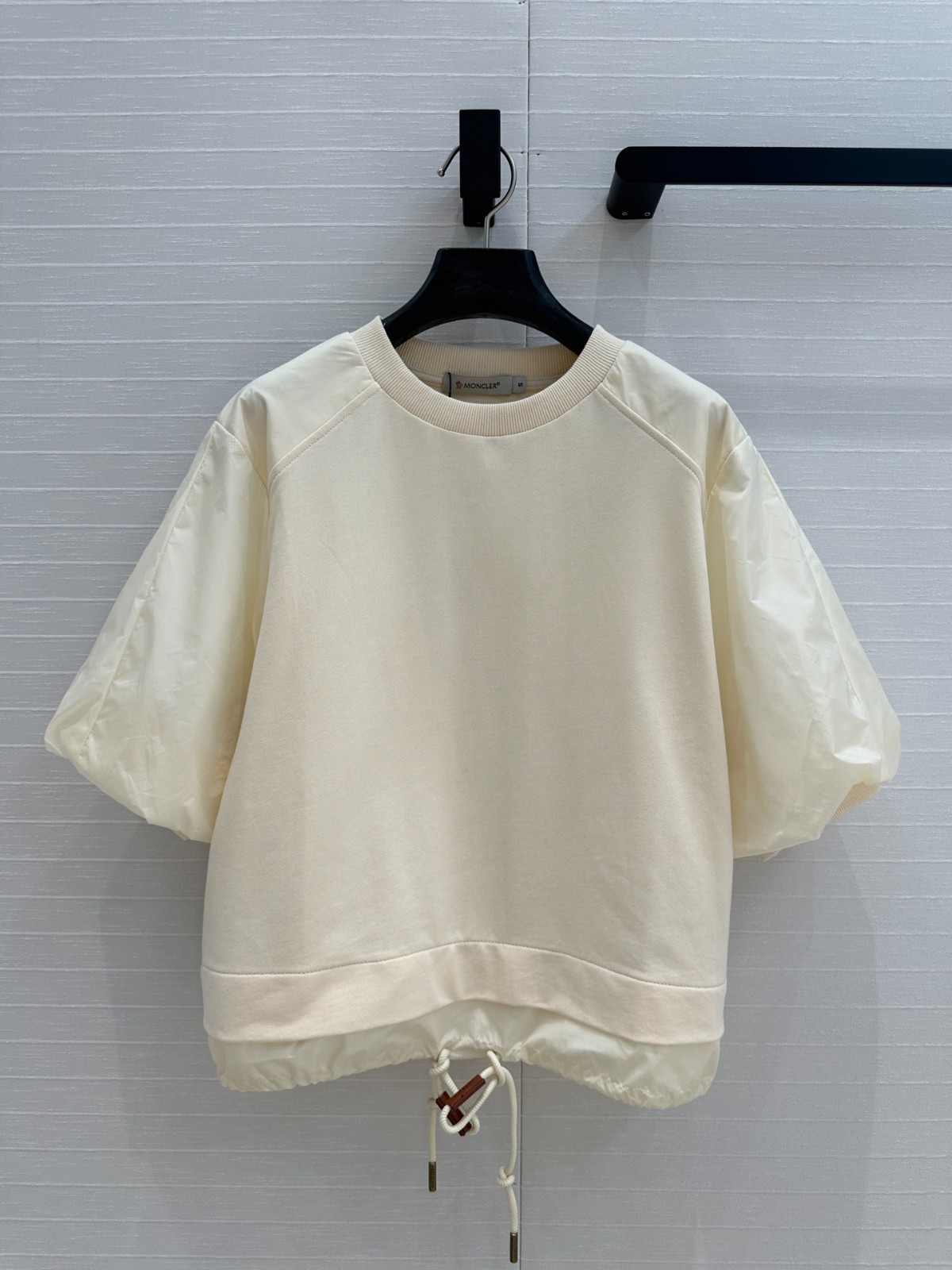 カジュアル お洒落 切り替え モンクレール Tシャツ スーパーコピー 半袖Tシャツ ベージュ