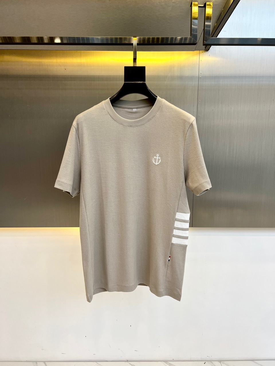 着心地いい 半袖Tシャツ トムブラウン Tシャツ スーパーコピー カーキ