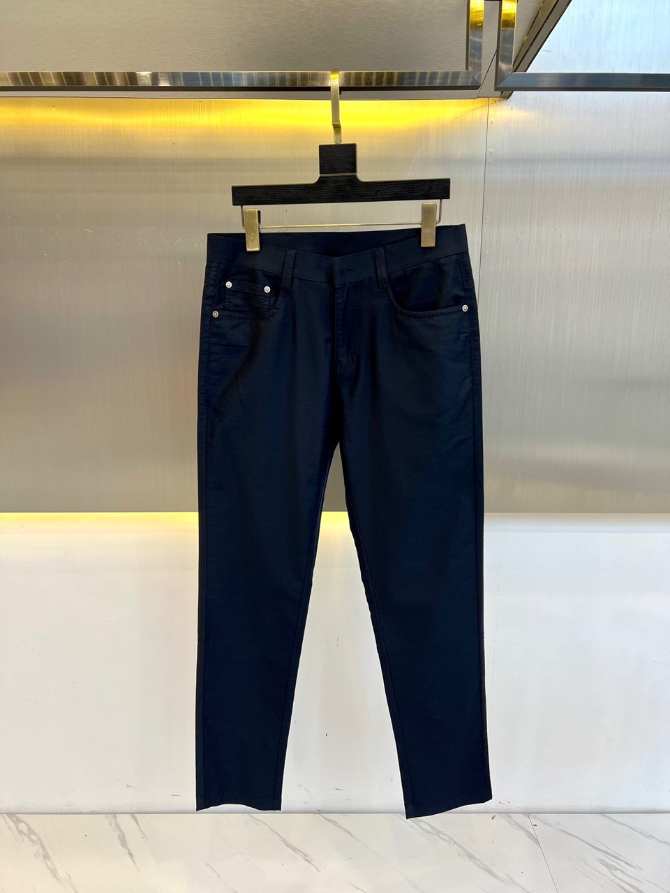 カジュアル ビジネス チノパンツ トムフォード パンツ 偽物 ネイビー