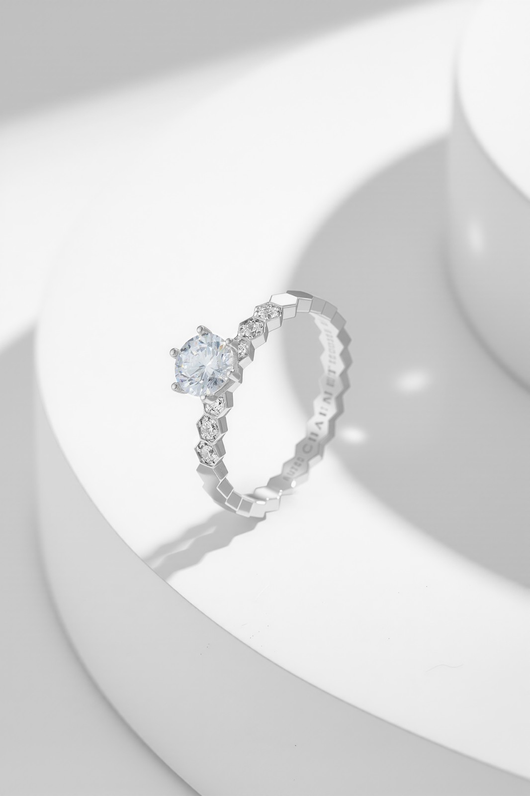 BEE DE CHAUMET 「ビー ドゥ ショーメ」コレクション ソリテールリング コピー