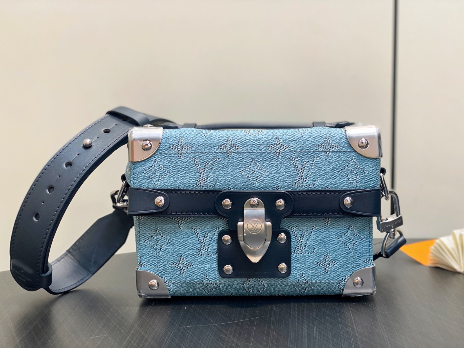 モダンでお洒落 Louis Vuitton ソウル トランク ルイ・ヴィトン スーパーコピー M15035