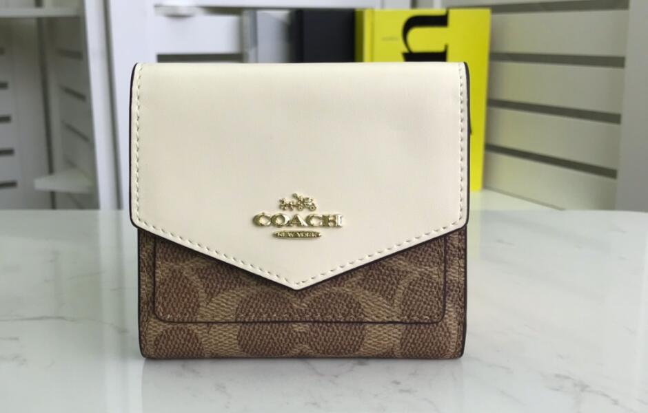 コーチ 財布 コピー ウォレット 三つ折り財布 可愛い おしゃれ ミニ財布 レディース 人気 定番