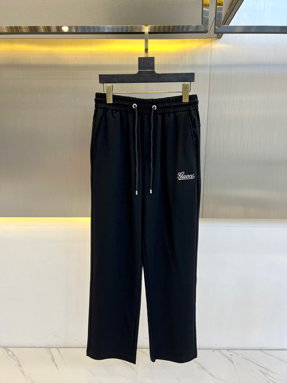 シンプル カジュアルパンツ 合わせやすい グッチ パンツ 偽物 ブラック