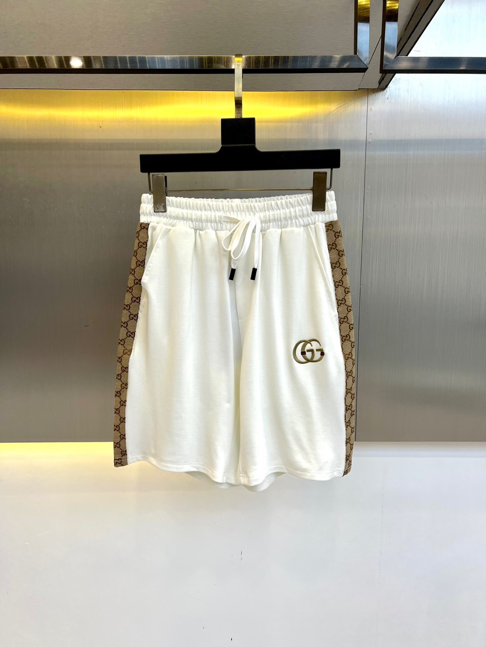 カジュアル おしゃれ メンズ ショートパンツ グッチ パンツ 偽物 ホワイト