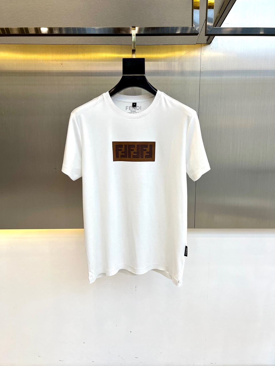 ベーシック ロゴ コットン 半袖Tシャツ フェンディ Tシャツ 偽物 ホワイト