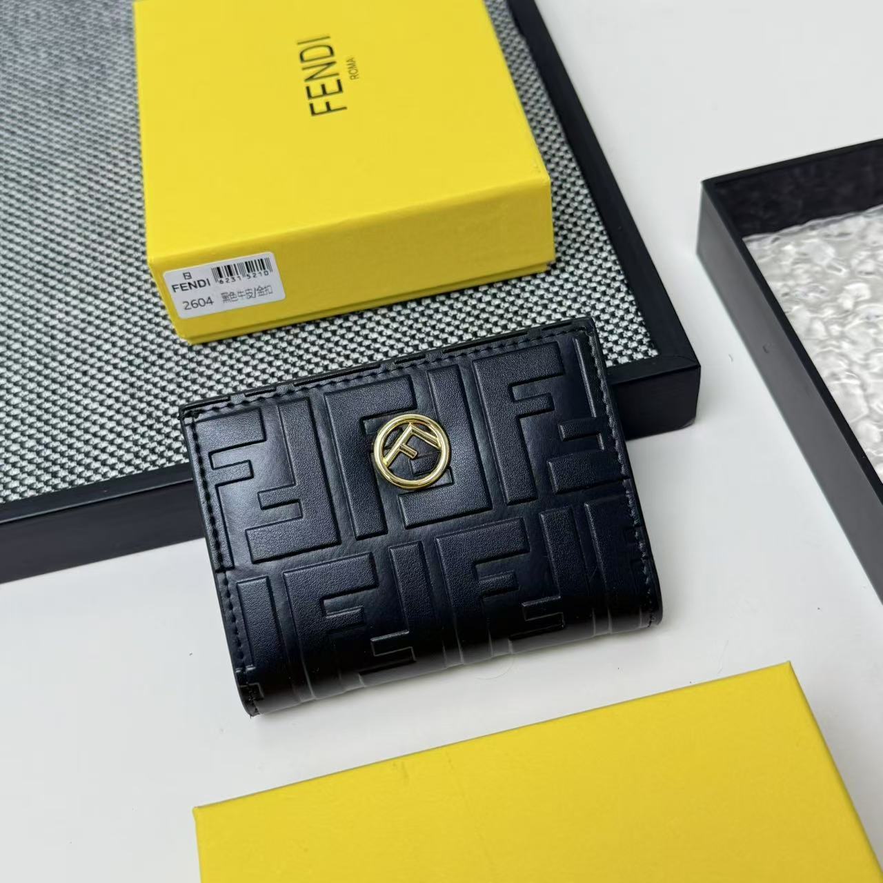 人気 FF コンパクト 二つ折り財布 フェンディ 財布 スーパーコピー ブラック