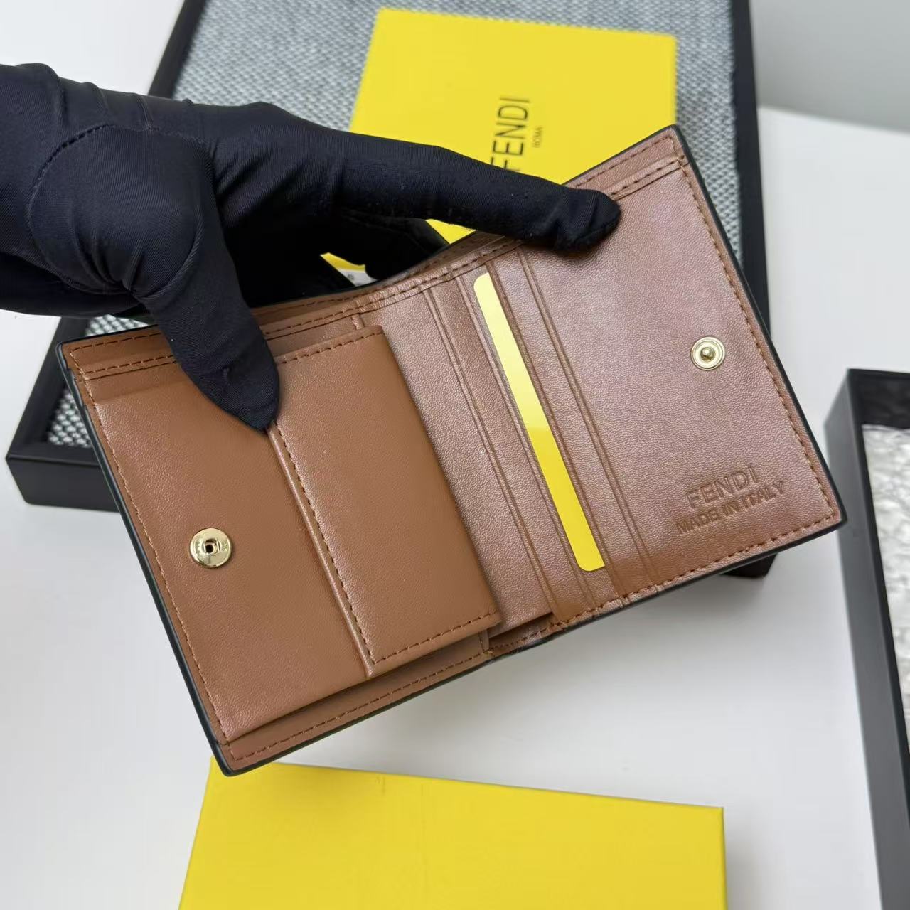 FF 小銭入れ付き 2つ折り財布 フェンディ 財布 スーパーコピー ブラウン