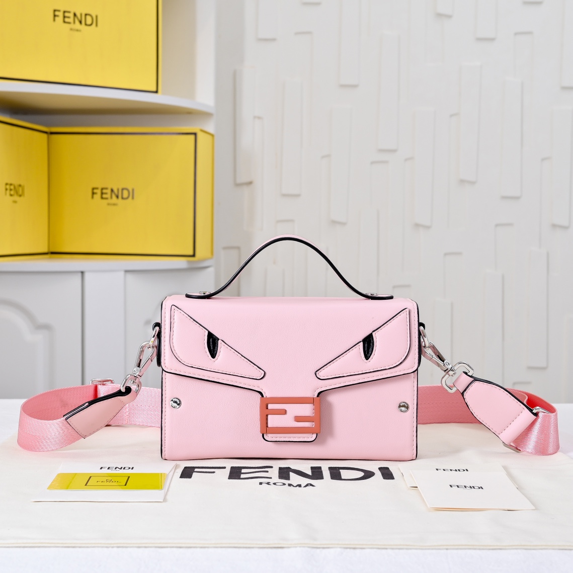 モンスターアイズ レザー バゲットバッグ フェンディ バッグ コピー ショルダーバッグ ピンク