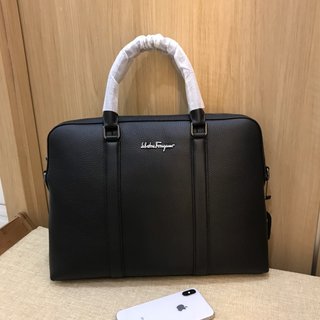 フェラガモ 高級メンズビジネス手提げ斜めクロスバッグ フェラガモ バッグ 人気 コピー 成功した男性が優先される
