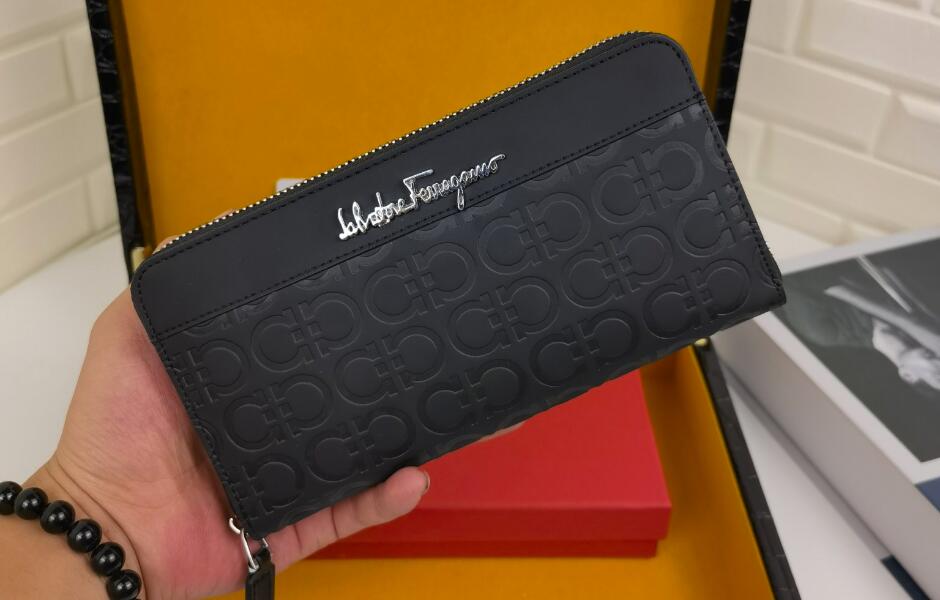 人気 メンズ レザー コンパクト サルヴァトーレ・フェラガモ 財布 コピー ブラック ファスナー シンプル