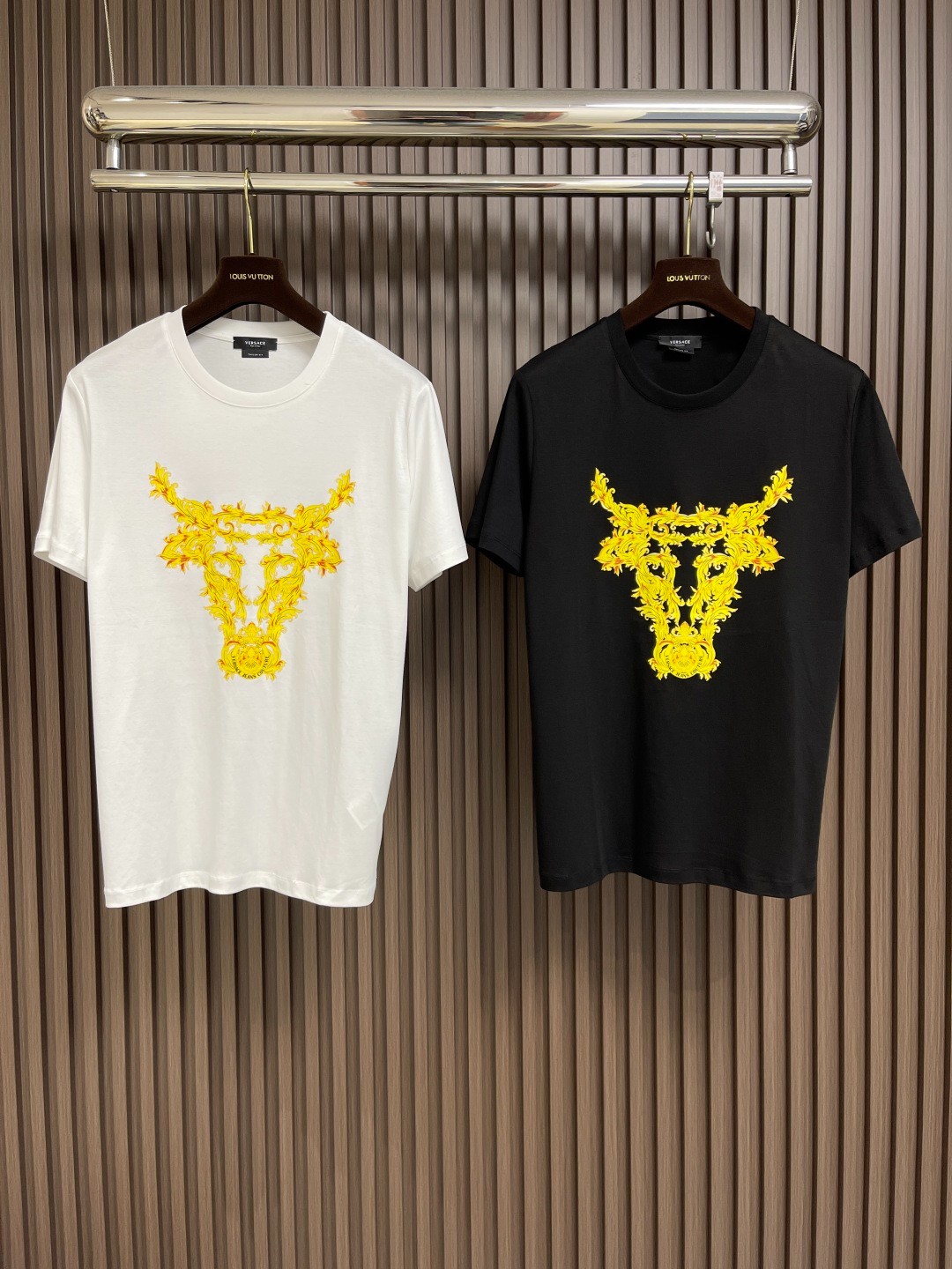 ヴェルサーチェ Tシャツ 偽物 シンプル プリント クルーネック 半袖Tシャツ 