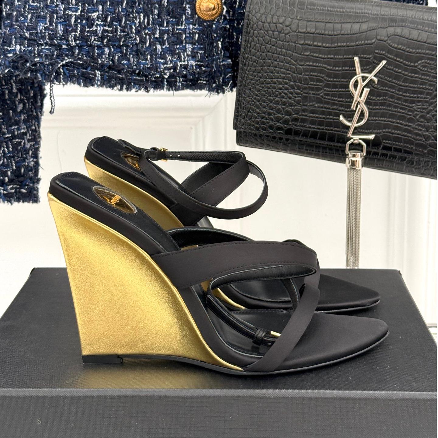 注目アイテム YSL サロメ ウェッジサンダル イヴ・サンローラン ローラン コピー ブラック