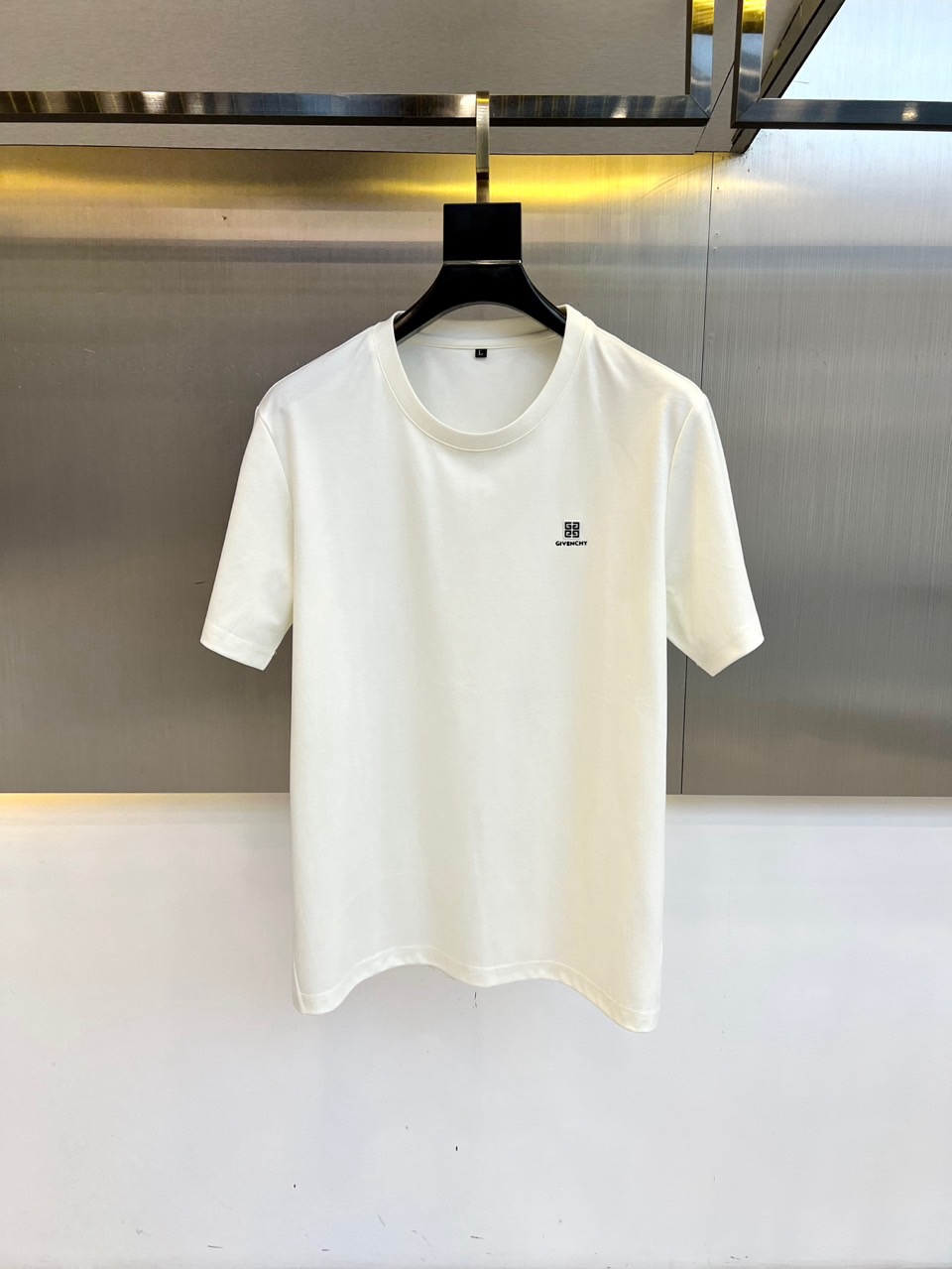シンプル ロゴ クルーネック 半袖Tシャツ ジバンシィ Tシャツ 偽物 ホワイト