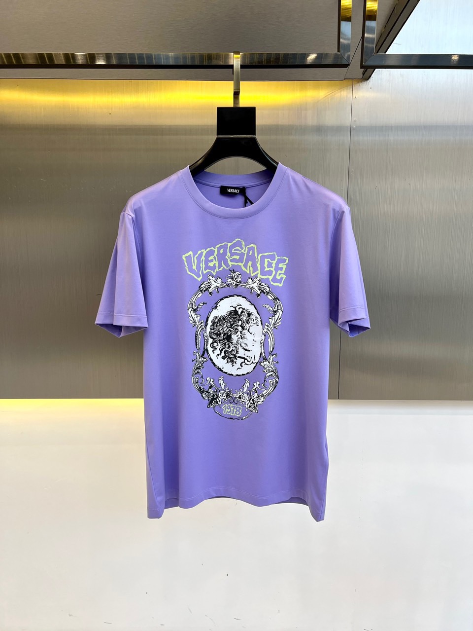 おしゃれ プリント クルーネック 半袖Tシャツ ヴェルサーチェ Tシャツ コピー パープル