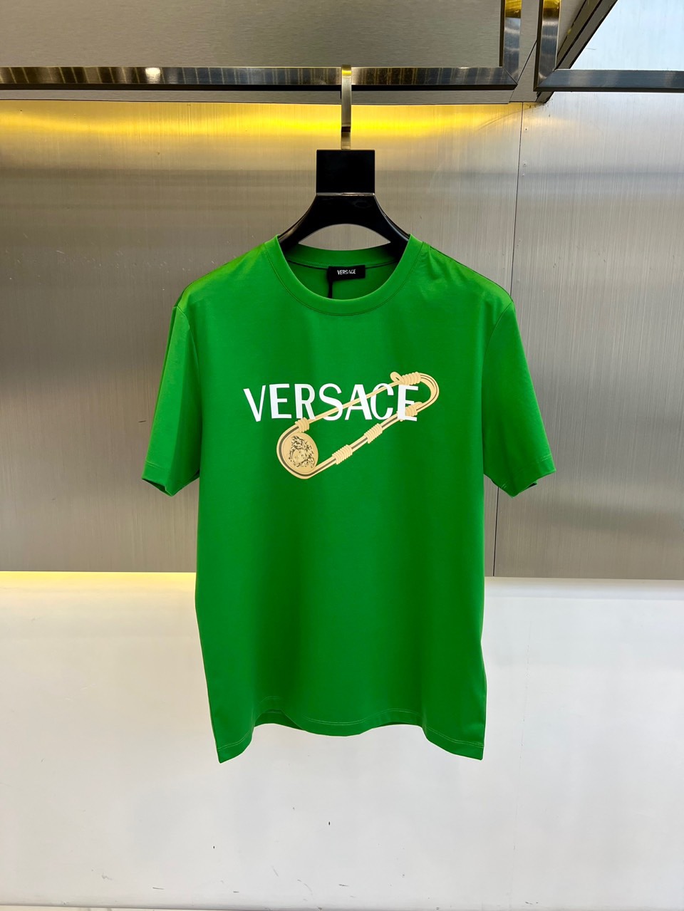 カジュアル ロゴ クルーネック 半袖Tシャツ ヴェルサーチェ Tシャツ 偽物 グリーン