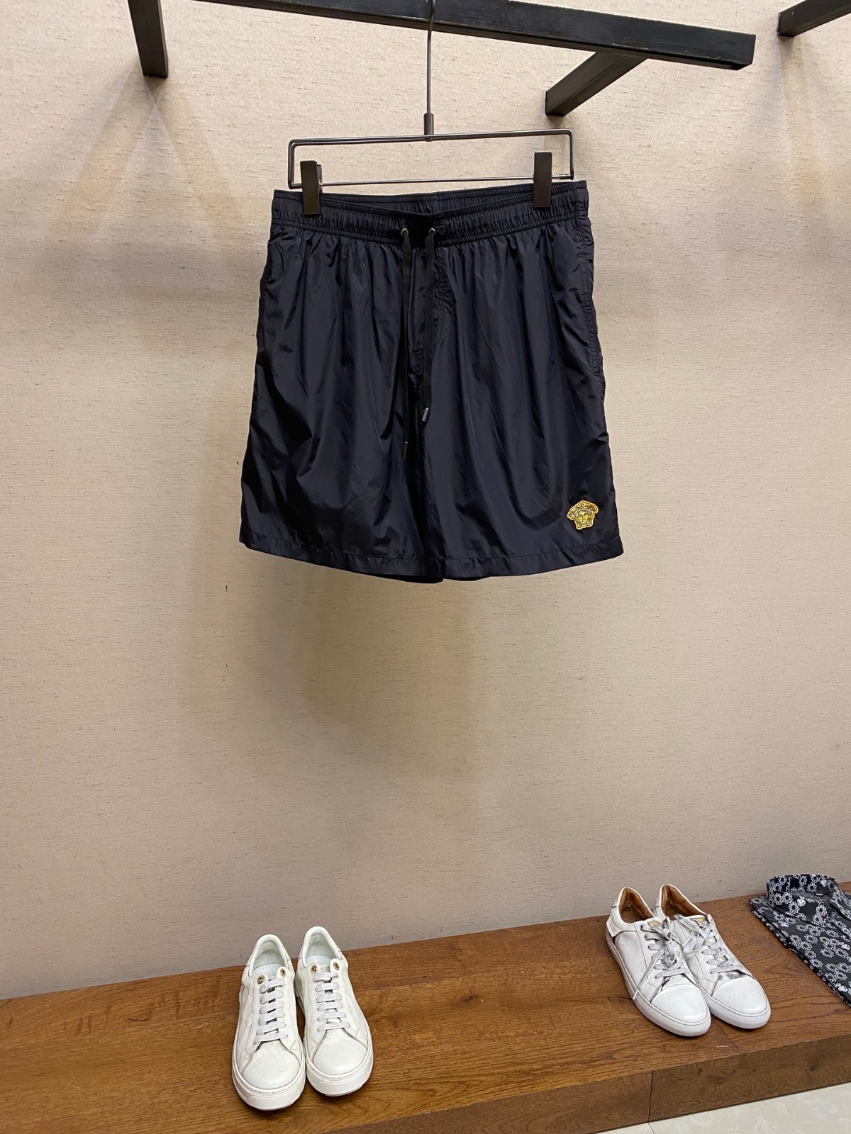 シンプル メドゥーサ ショートパンツ ヴェルサーチェ パンツ コピー ブラック