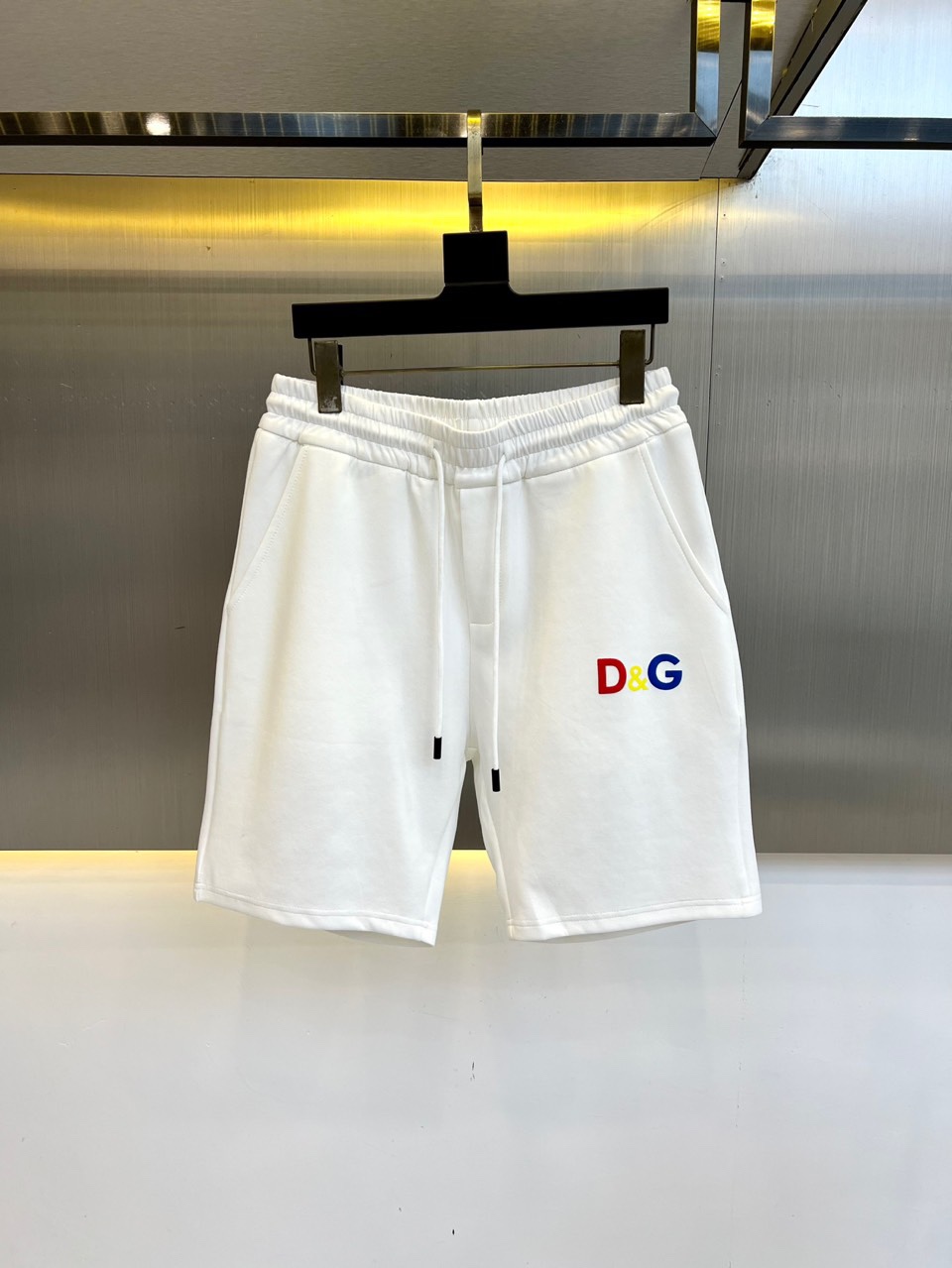 カジュアル ロゴ ショートパンツ ドルチェ&ガッバーナ パンツ 偽物 ホワイト