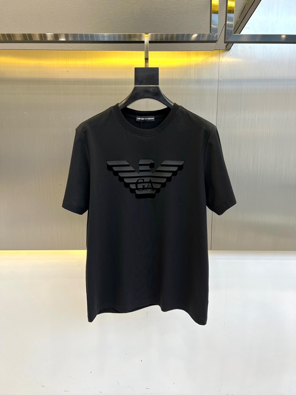 シンプル ロゴ コットン 半袖Tシャツ アルマーニ Tシャツ 偽物 ブラック