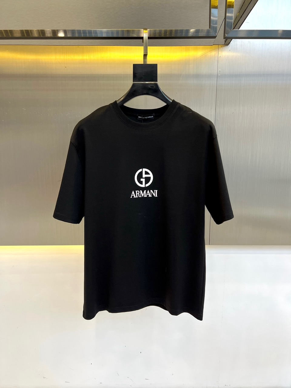 おしゃれ ロゴ クルーネック 半袖Tシャツ アルマーニ Tシャツ 偽物 ブラック