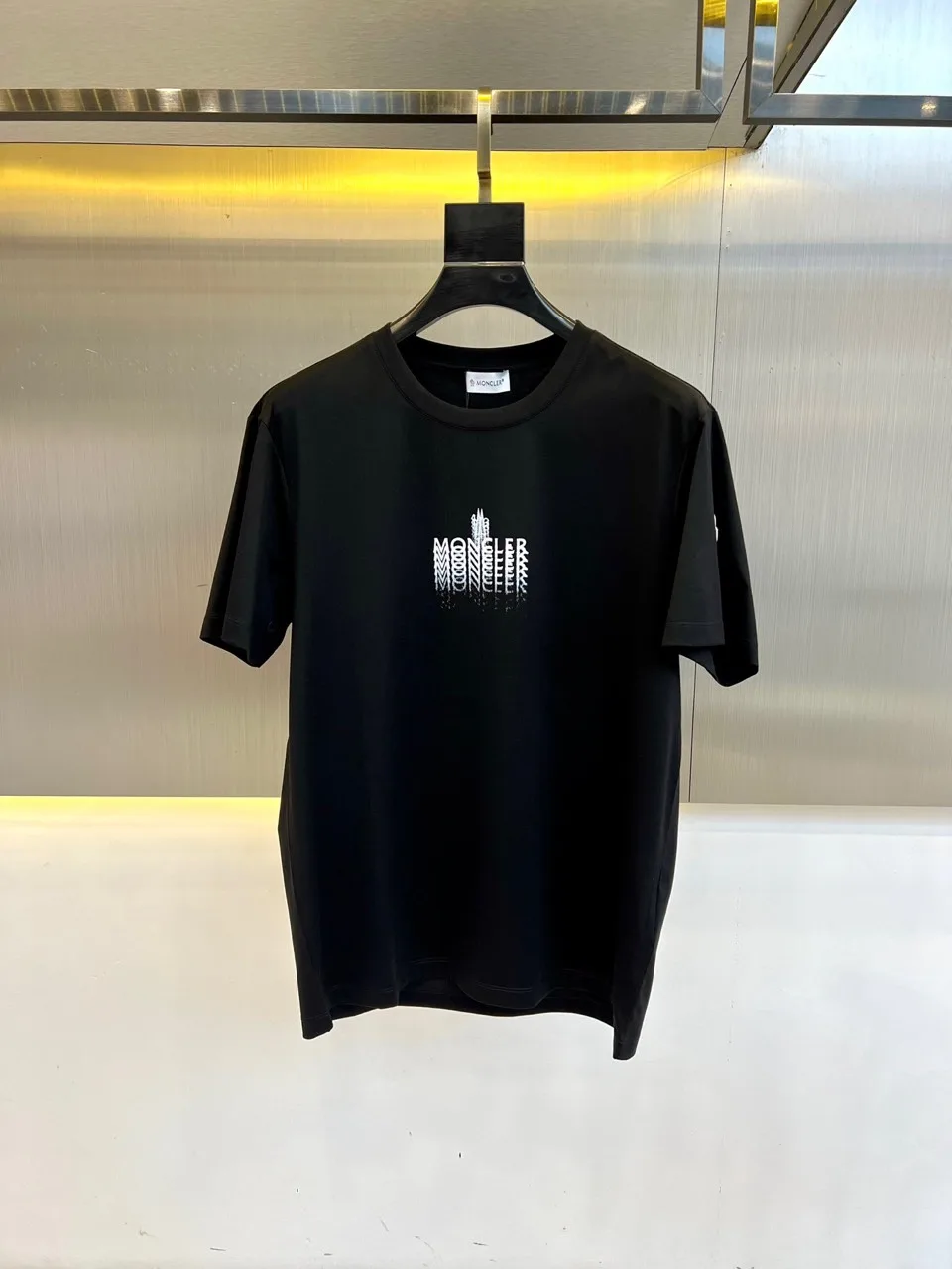 定番 カジュアル 半袖Tシャツ モンクレール Tシャツ コピー クルーネック ブラック