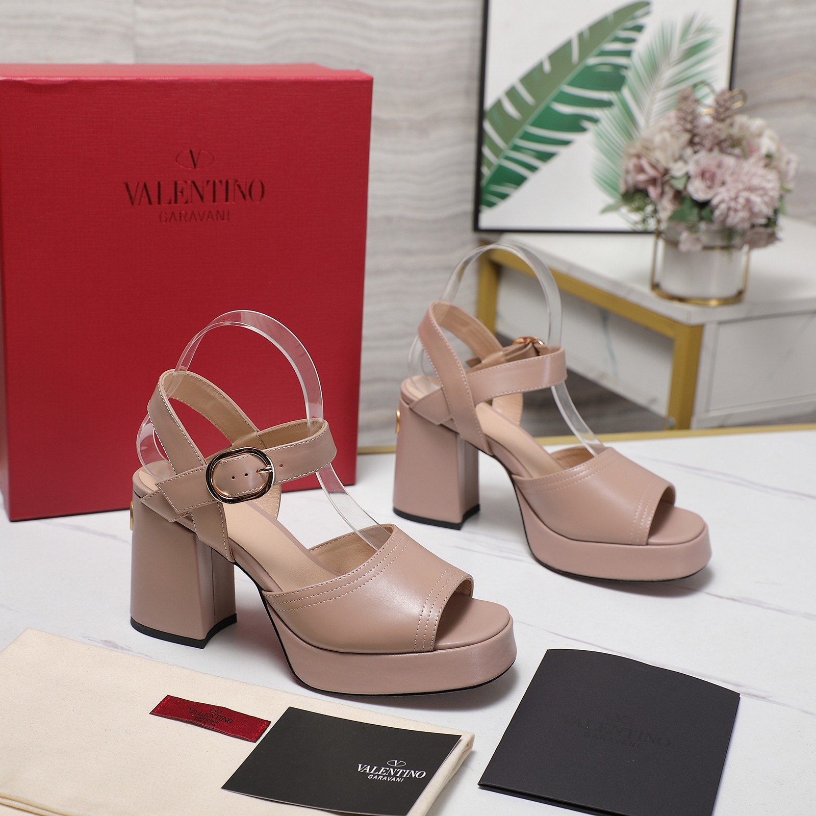 valentino レディース　プラットフォーム　ヒール　35 ピンク valentino レディースプラットフォームヒール35 ピンク