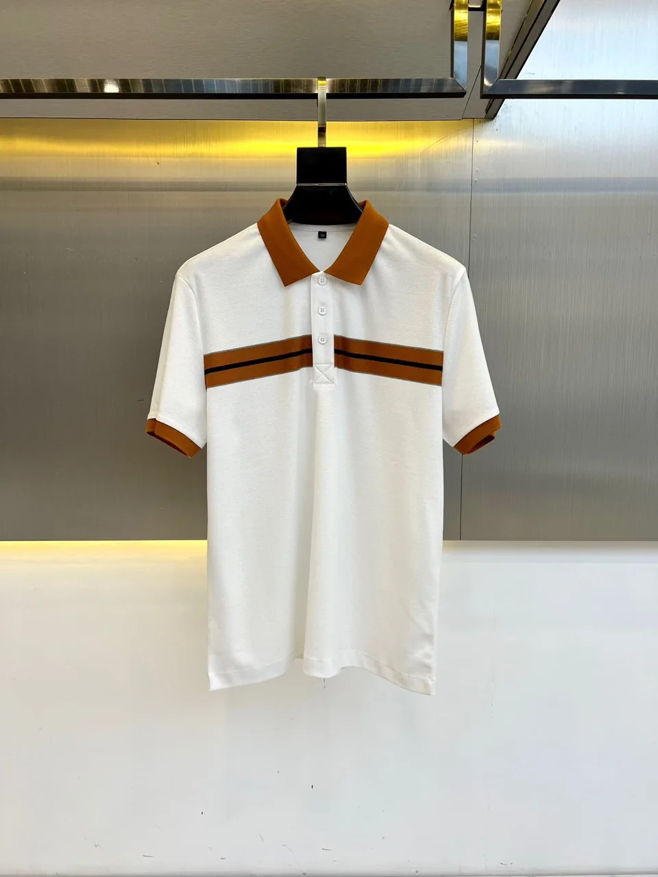 洗練された カジュアル コットンピケ ポロシャツ エルメネジルド・ゼニア Tシャツ 偽物 ホワイト 洗練された カジュアル コットンピケ ポロシャツ エルメネジルド・ゼニア Tシャツ 偽物 ホワイト