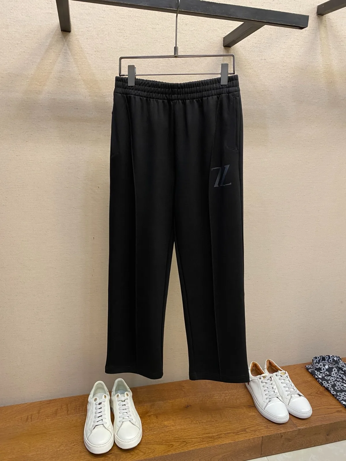カジュアル ロングパンツ エルメネジルド・ゼニア パンツ 偽物 ブラック