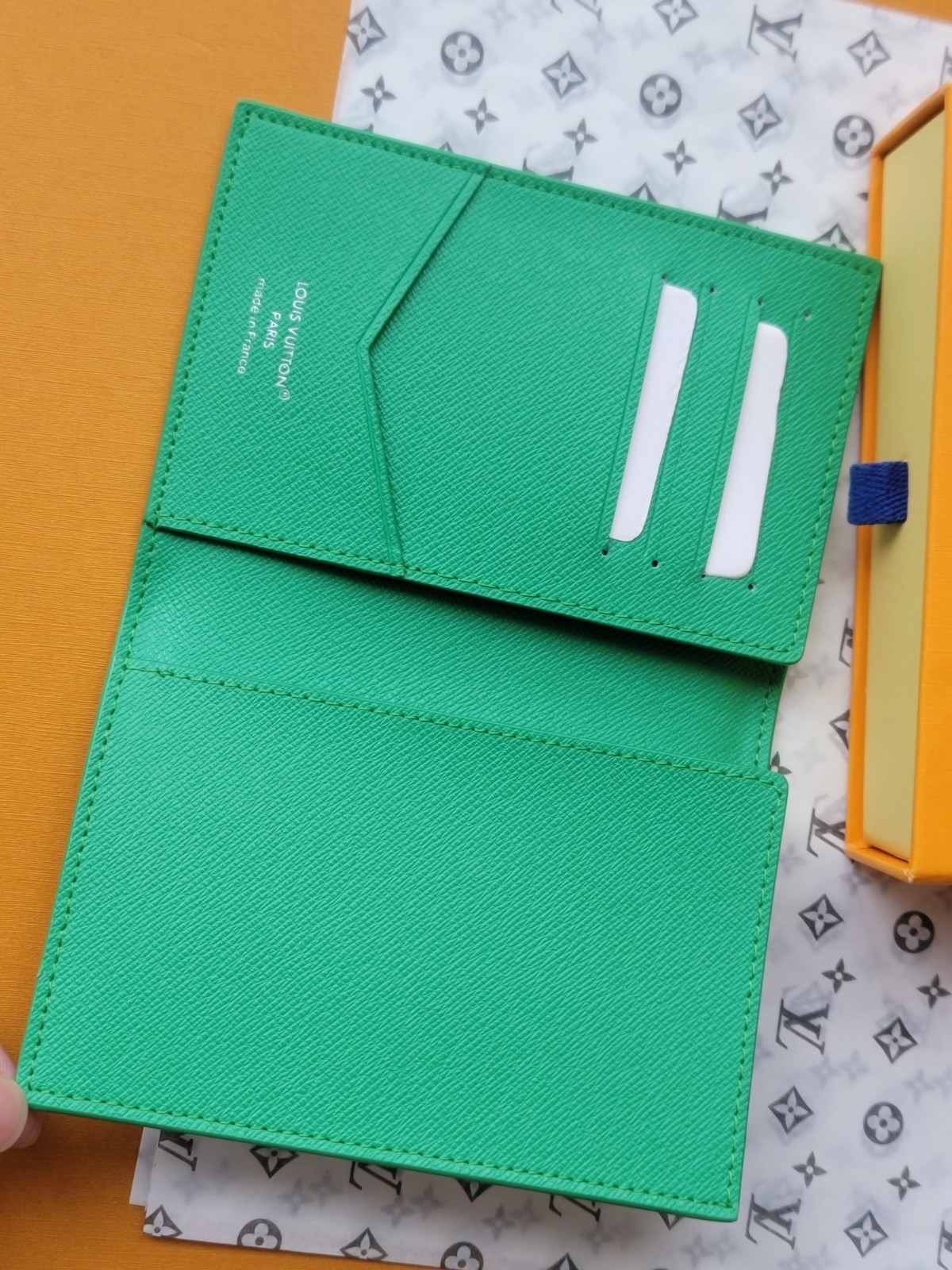 大人気 LVクーヴェルテュール・パスポール ルイ・ヴィトン