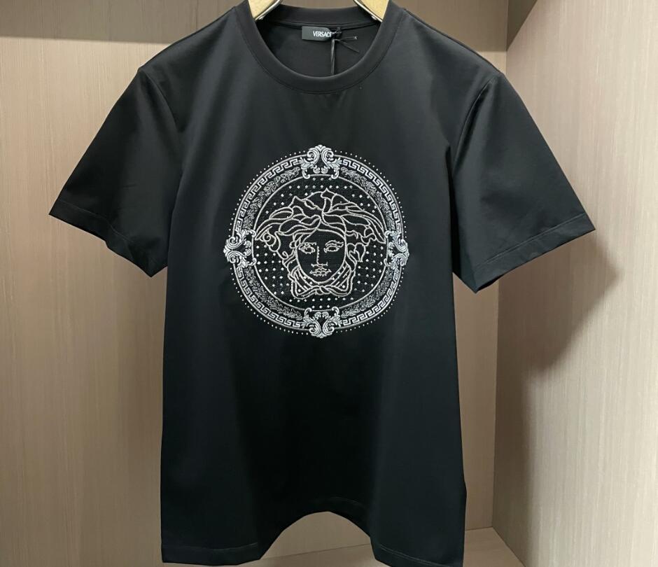 ヴェルサーチェ Tシャツ コピー 2025新作 銀糸刺繍 スワロフスキークリスタル メドゥーサ 半袖Tシャツ