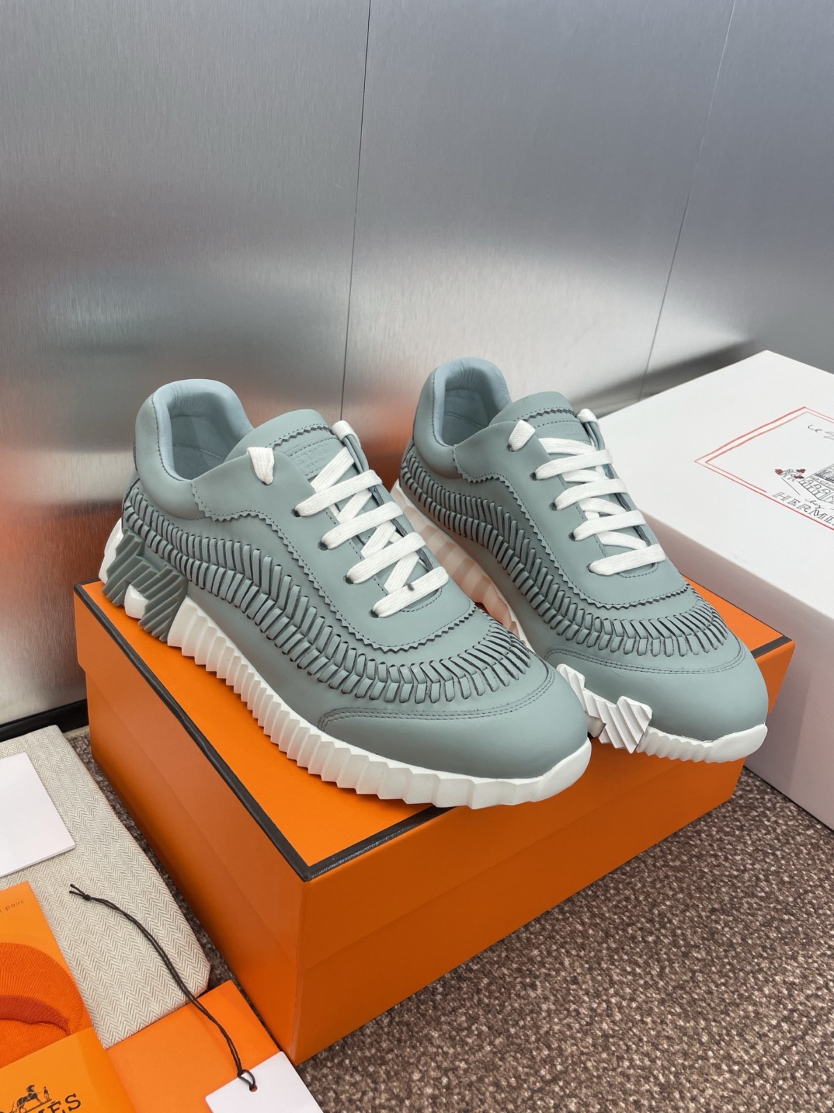 Hermes定番人気スニーカーバウンシング38グレーレディース24-24.5 Hermes定番人気スニーカーバウンシング38グレーレディース24-24.5