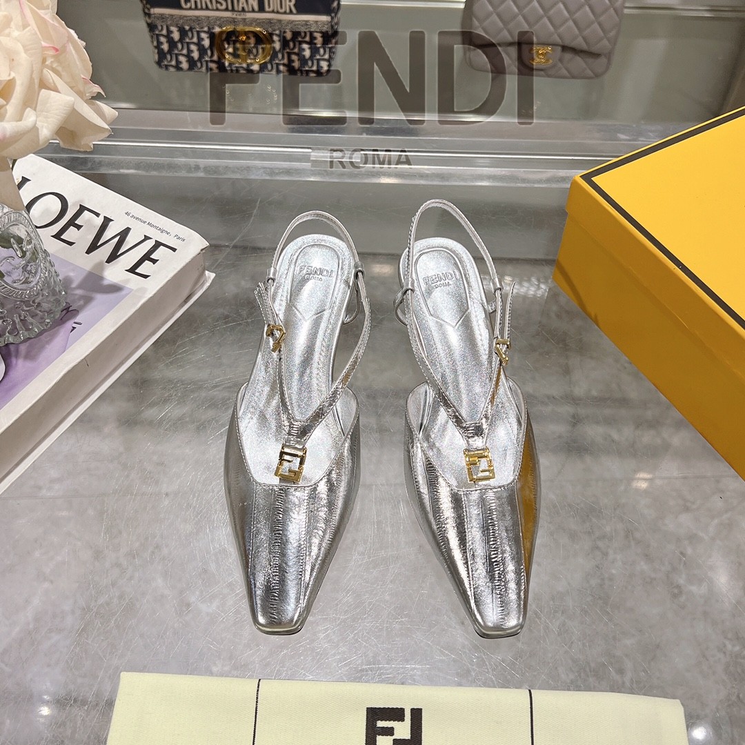 大人 カジュアル フェンディ フォールド スリングバックシューズ スーパーコピー シルバー