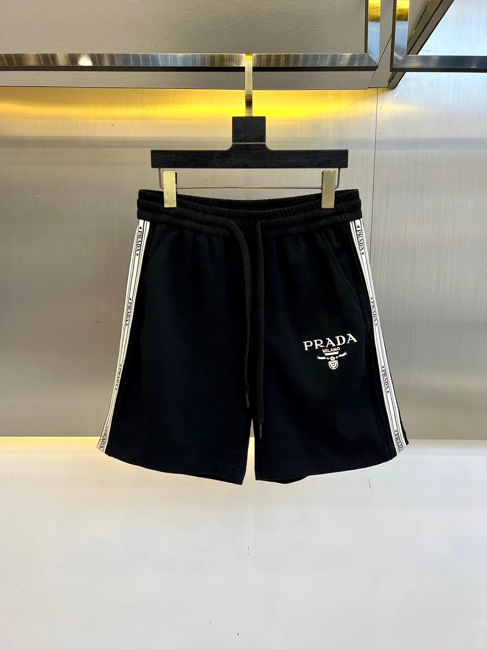 カジュアル ロゴ ショートパンツ プラダ パンツ 偽物 合わせやすい カジュアル ロゴ ショートパンツ プラダ パンツ 偽物 合わせやすい