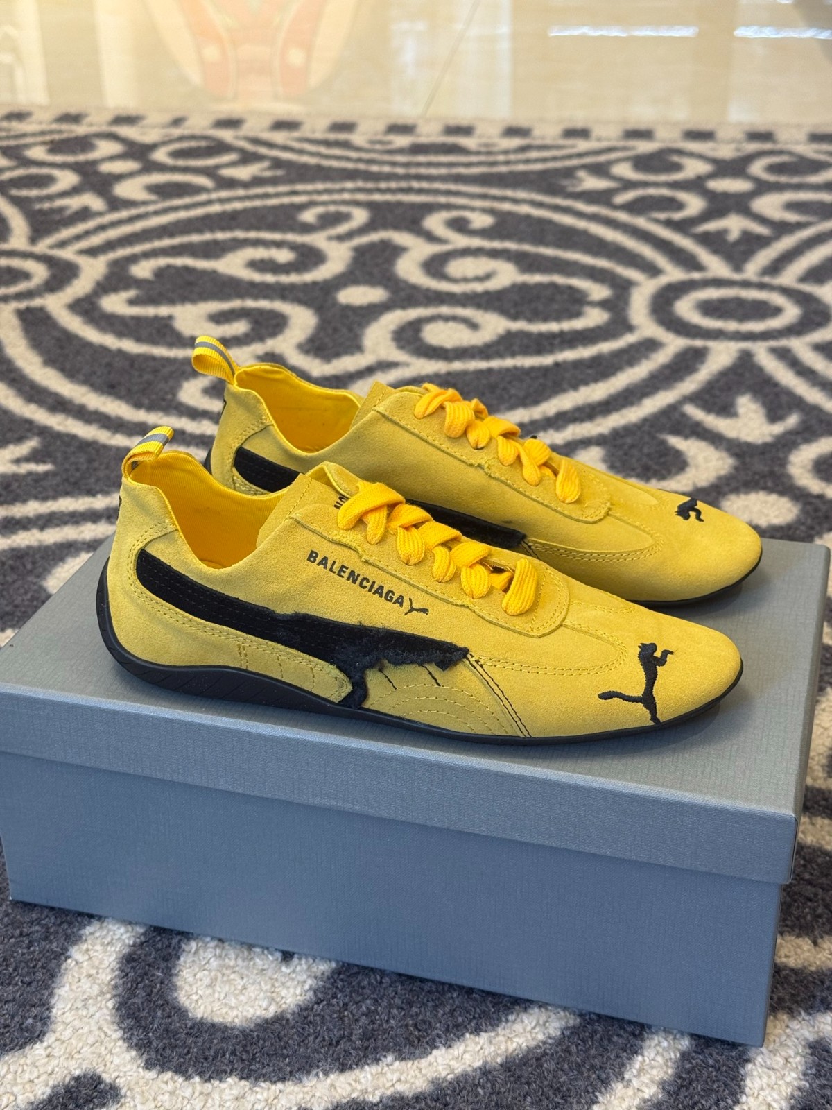BALENCIAGA バレンシアガ PUMA Speedcat スエード スニーカー ホワイト の ウィメンズ スピードキャット スエード Balenciaga
