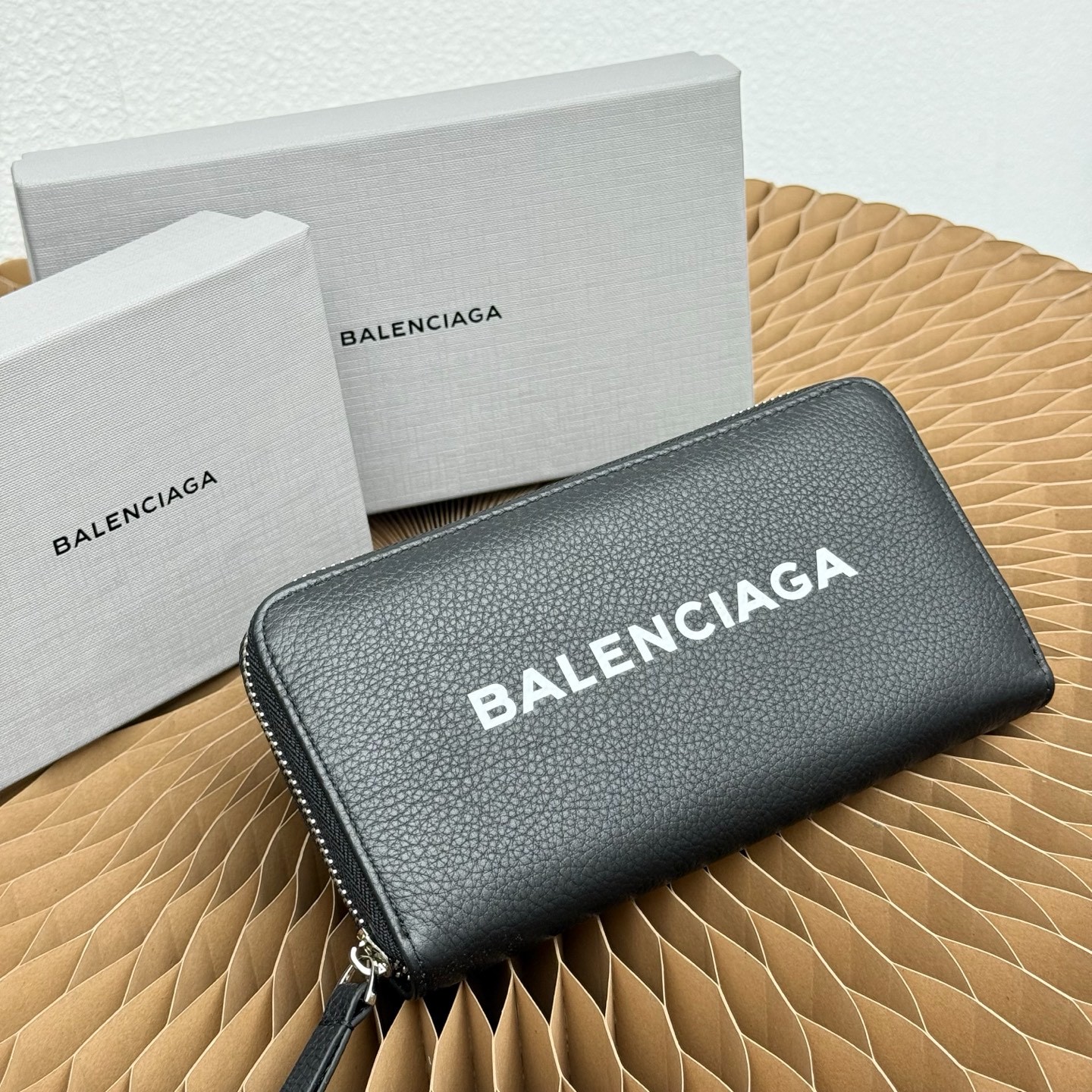 シンプル ロゴ入り 長財布 バレンシアガ 財布 コピー ラウンド