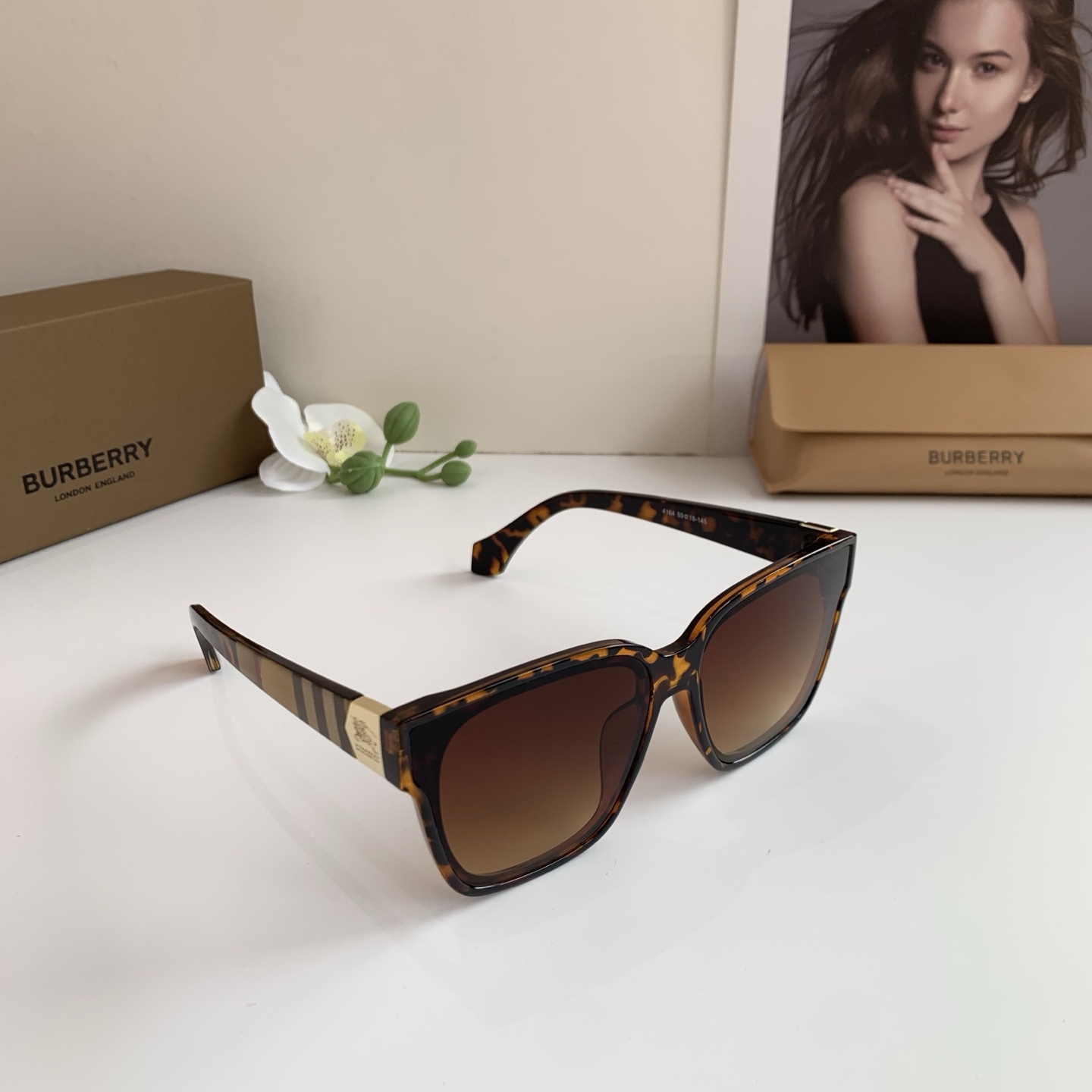 BURBERRY バーバリー サングラス 大ヒットモデル BE4337F 379887
