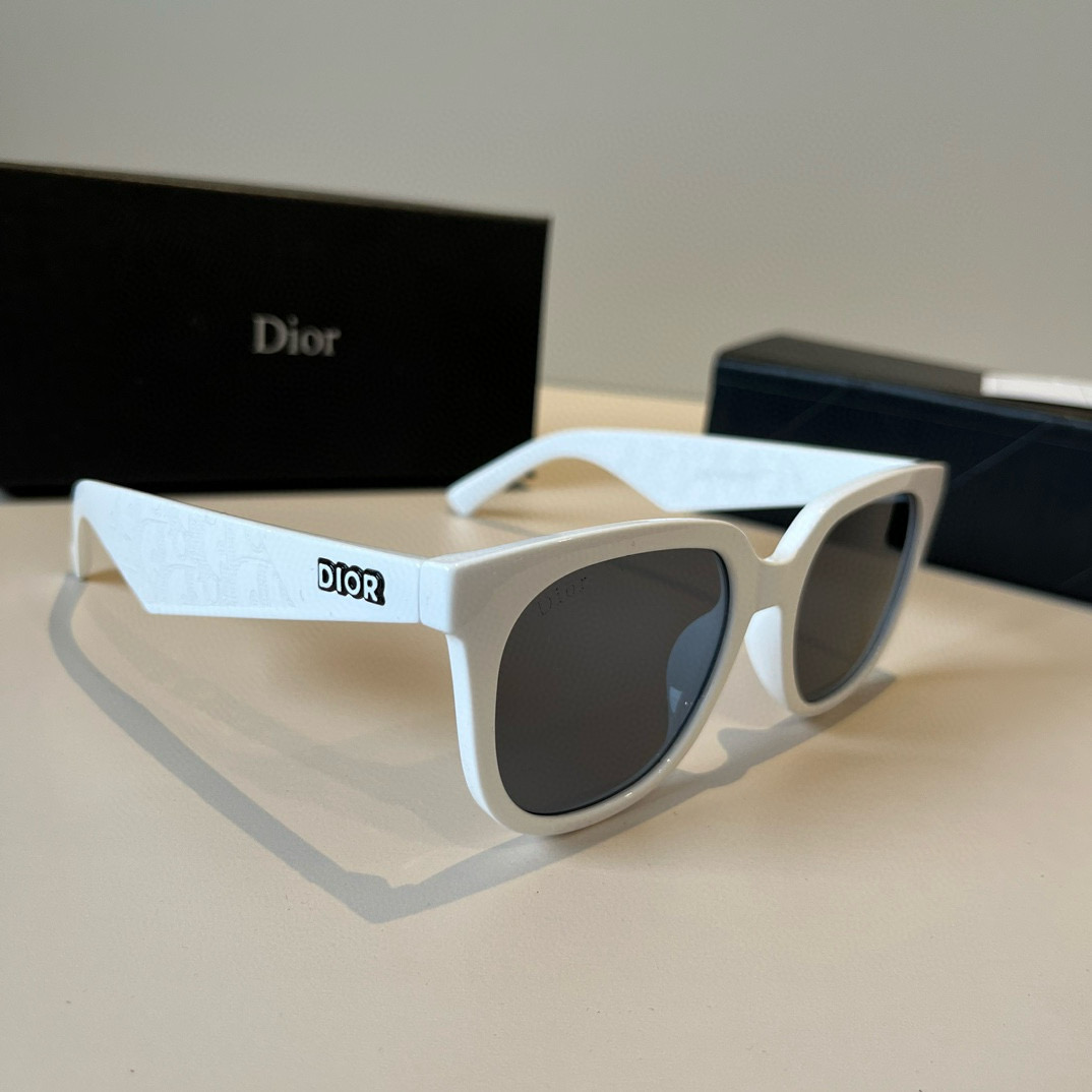 Dior ディオール サングラス アイウェア ラインストーン