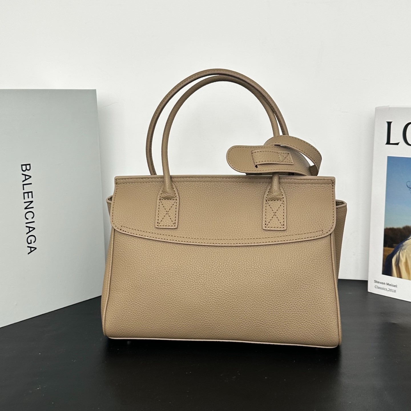 コラボ BALENCIAGA × ランボルギーニ スモール ハンドバッグ バレンシアガ「アウトモビリ・ランボルギーニ」とコラボ