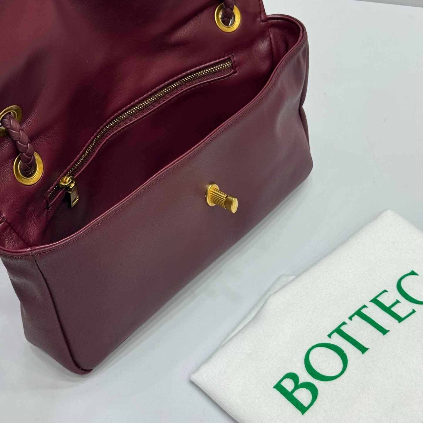 【BOTTEGA VENETA】Madison マディソン ショルダーバッグ Bottega Veneta Madison in Black | Lyst