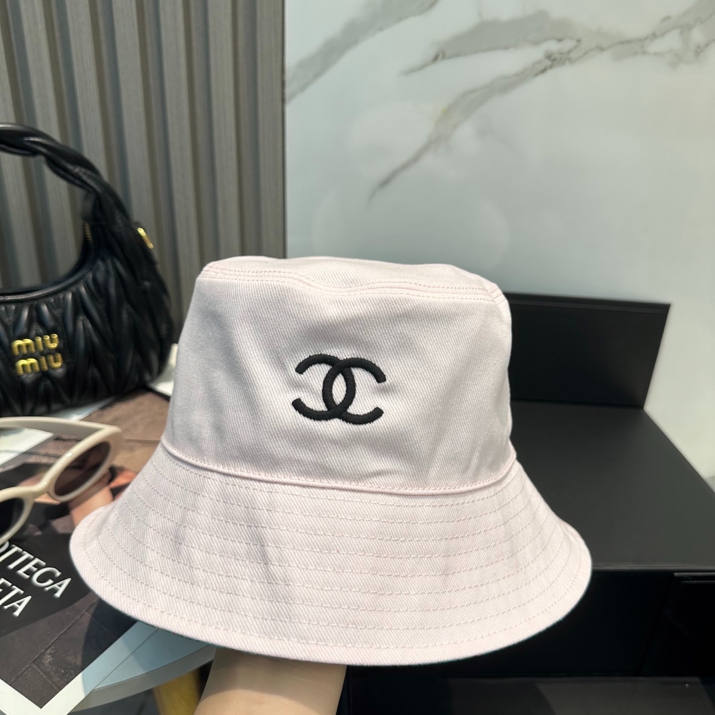 【CHANEL】シャネル 帽子 リバーシブル リバーシブル CCロゴ バケットハット シャネル 帽子 コピー ホワイト